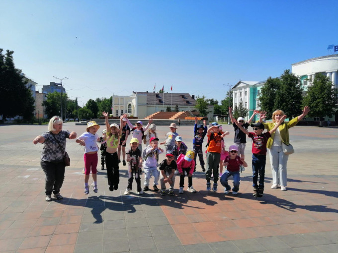Экскурсия на Центральную площадь Новомосковска Экскурсия на Центральную площадь Новомосковска.
